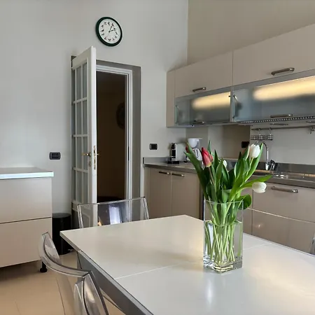 Moon Cove, Borghese Prestige Hideaway