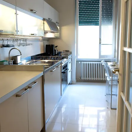 Moon Cove, Borghese Prestige Hideaway Roma