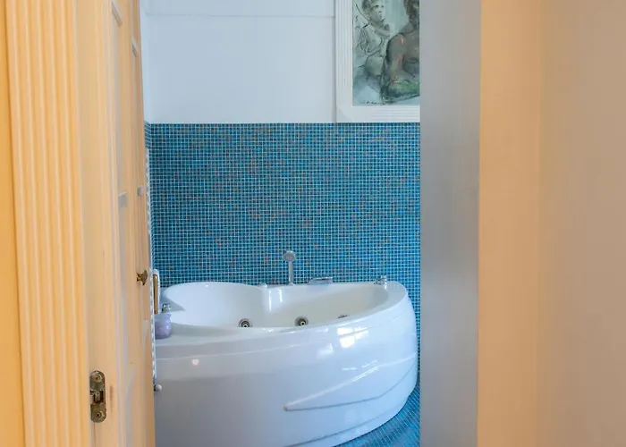 Moon Cove, Borghese Prestige Hideaway