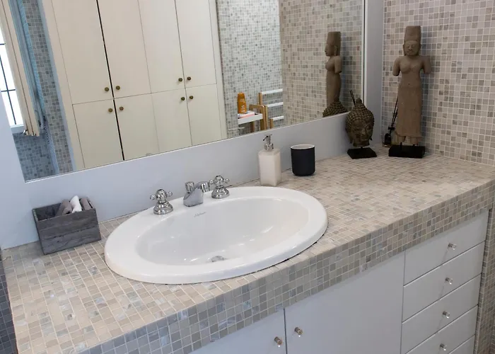 Moon Cove, Borghese Prestige Hideaway *