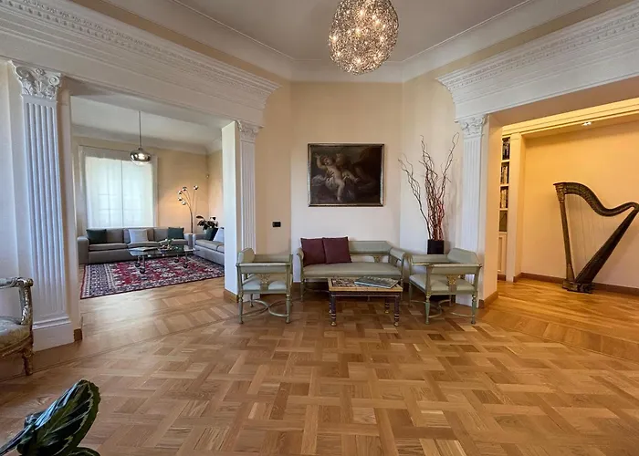 Moon Cove, Borghese Prestige Hideaway * רומא